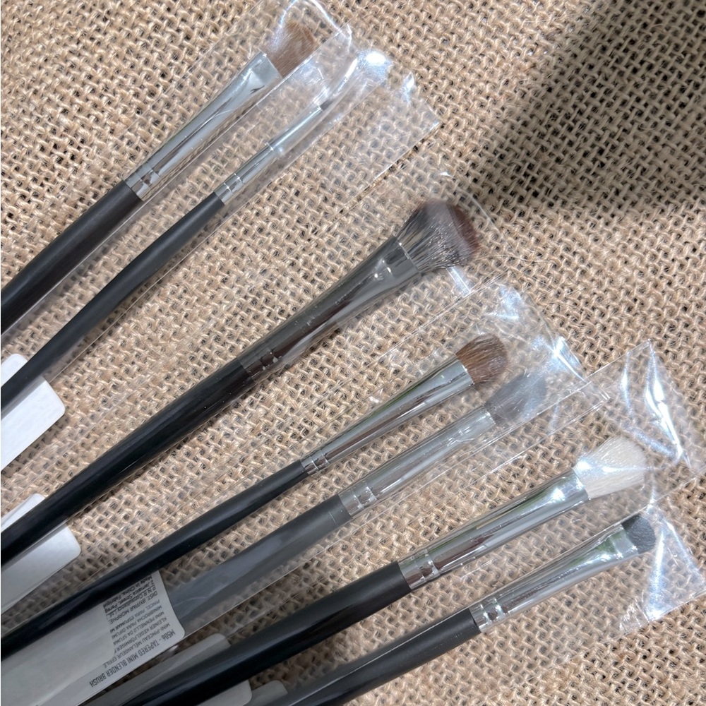 NEW Morphe X James Charles Black Handle Brushes Set With Case - Picture 3 of 4